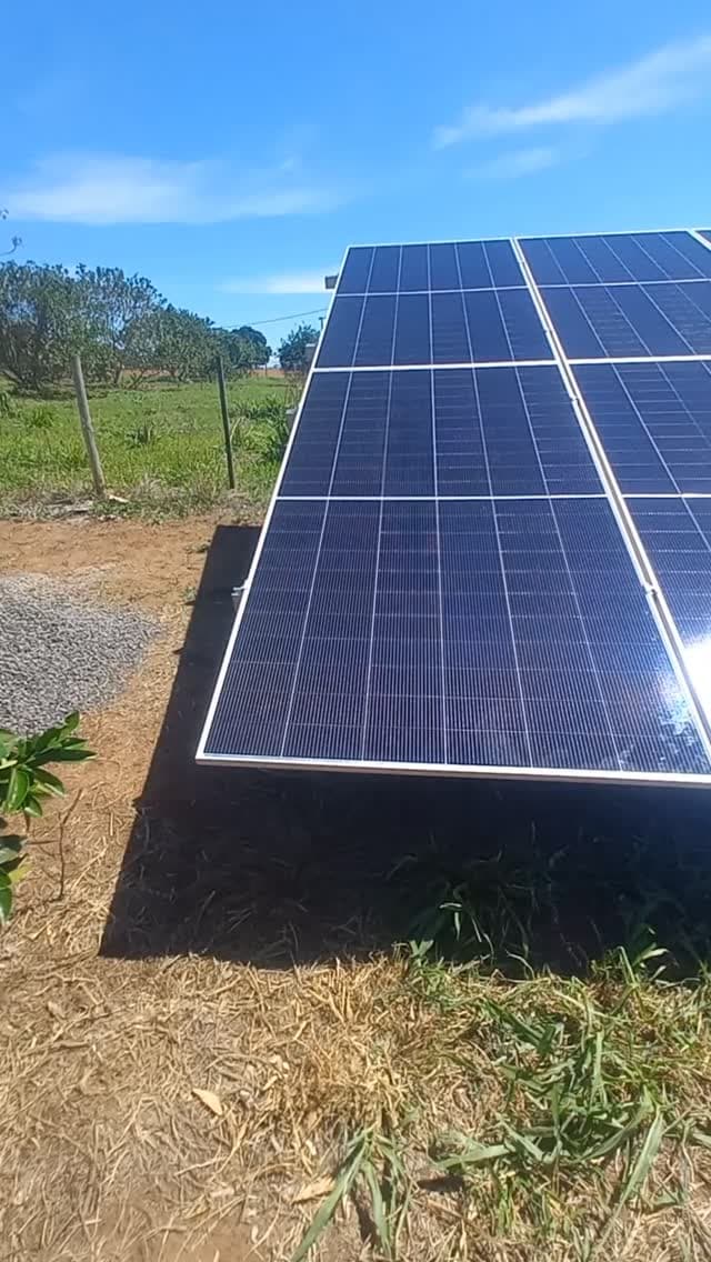 Placas solares em area aberta