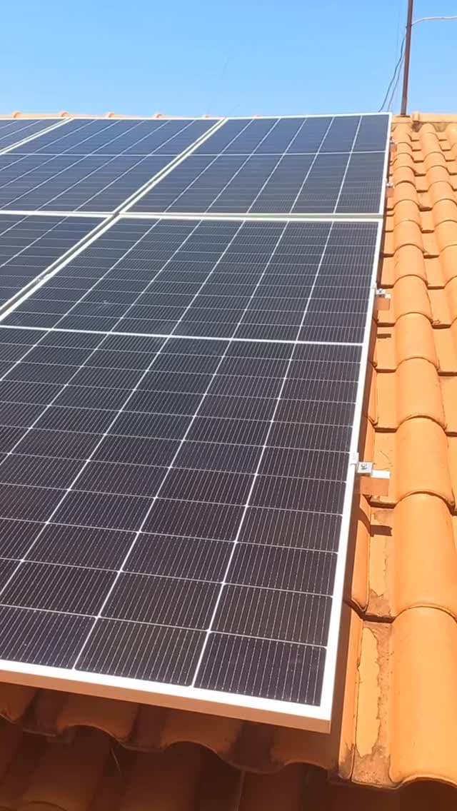 Instalacao de placas solares em telhado
